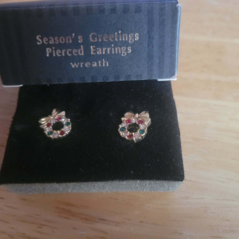 Circa 1995 Vintage AVON Goldtone Pierced Wreath Earrings W/ Rhinestones